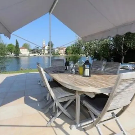 La Rive, River
