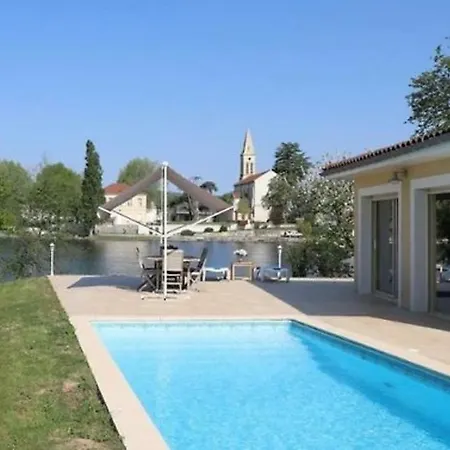 La Rive, River Privatunterkunft