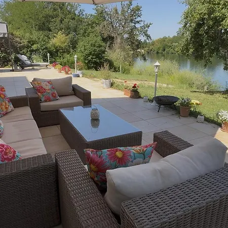 Privatunterkunft La Rive, River Le Temple-sur-Lot