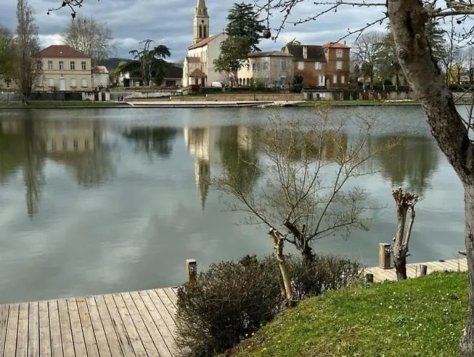 Δωμάτια σε οικογενειακή κατοικία La Rive, River